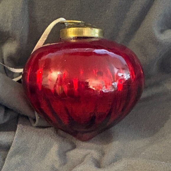 3 Different-Shaped Vintage Heavy Red Mercury Glass Kugel Ornaments, Germany - Picture 4 of 4